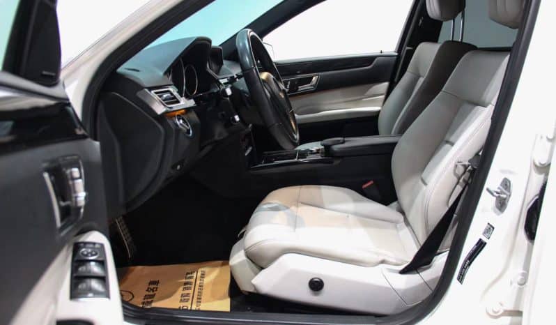 
								Mercedes Benz E-Class 2014 E260L Sport full									