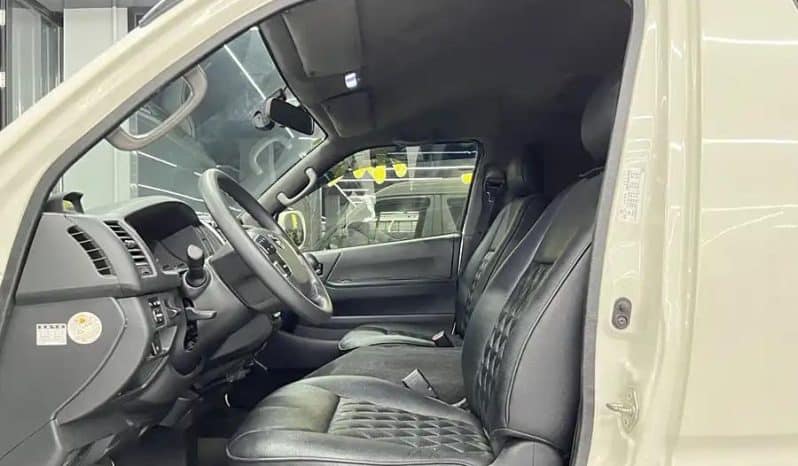 
								Toyota Hiace 2.7L 2016-01 full									
