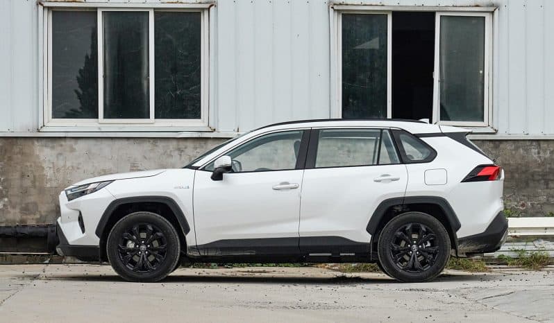 
								Toyota RAV4 full									